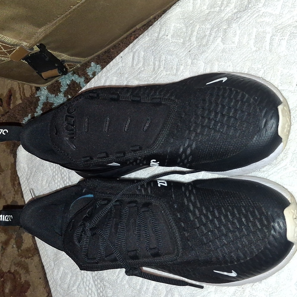 Black and white - Nike Air Max 270 - Women’s 10
